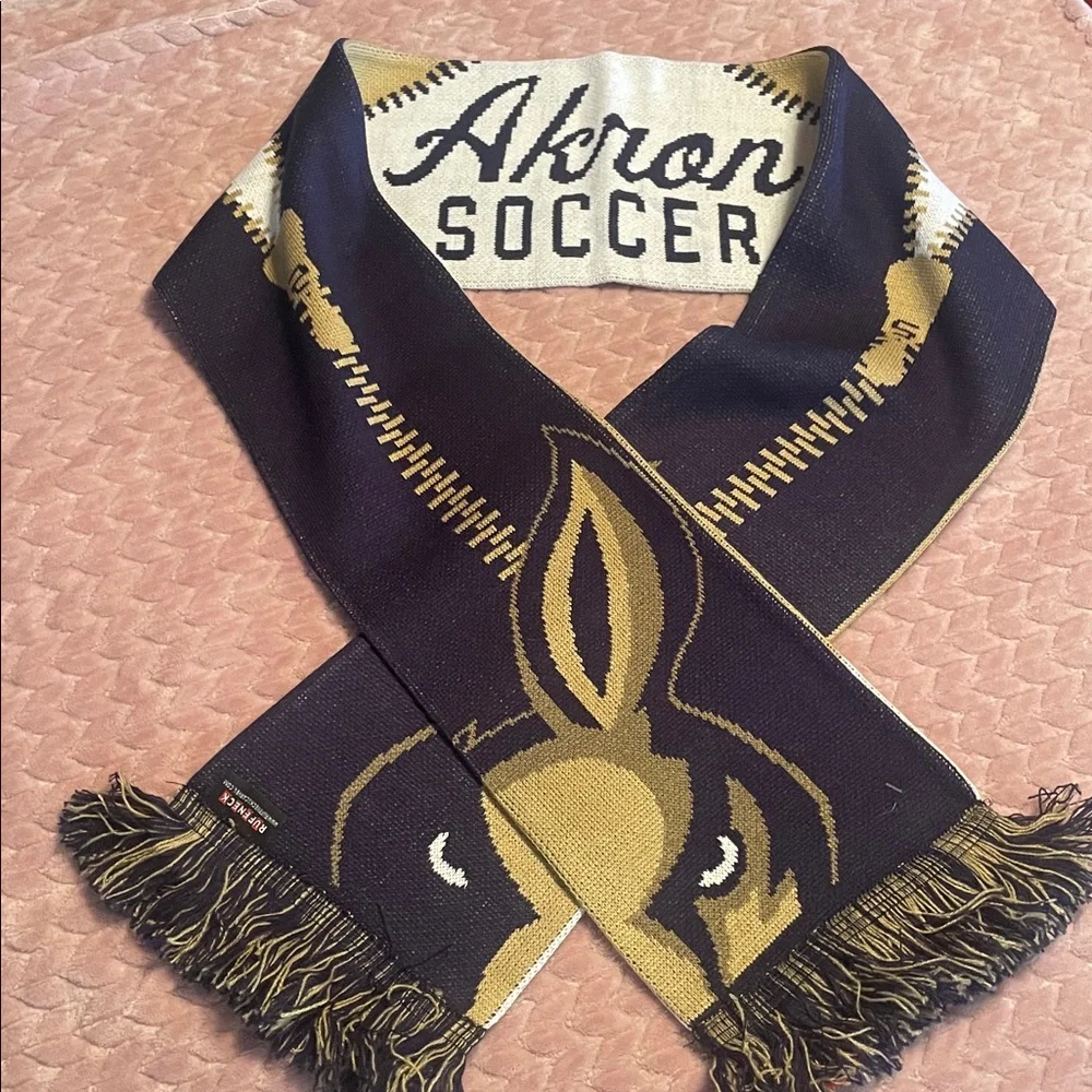 🌸NWT Akron Zips Soccer Scarf - OSFM